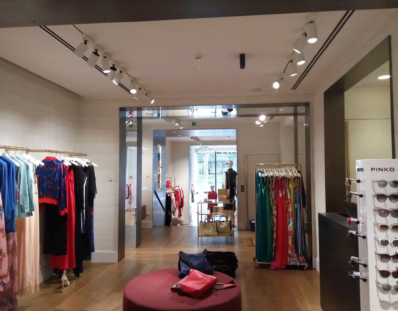 Limitador acústic en botiga de moda